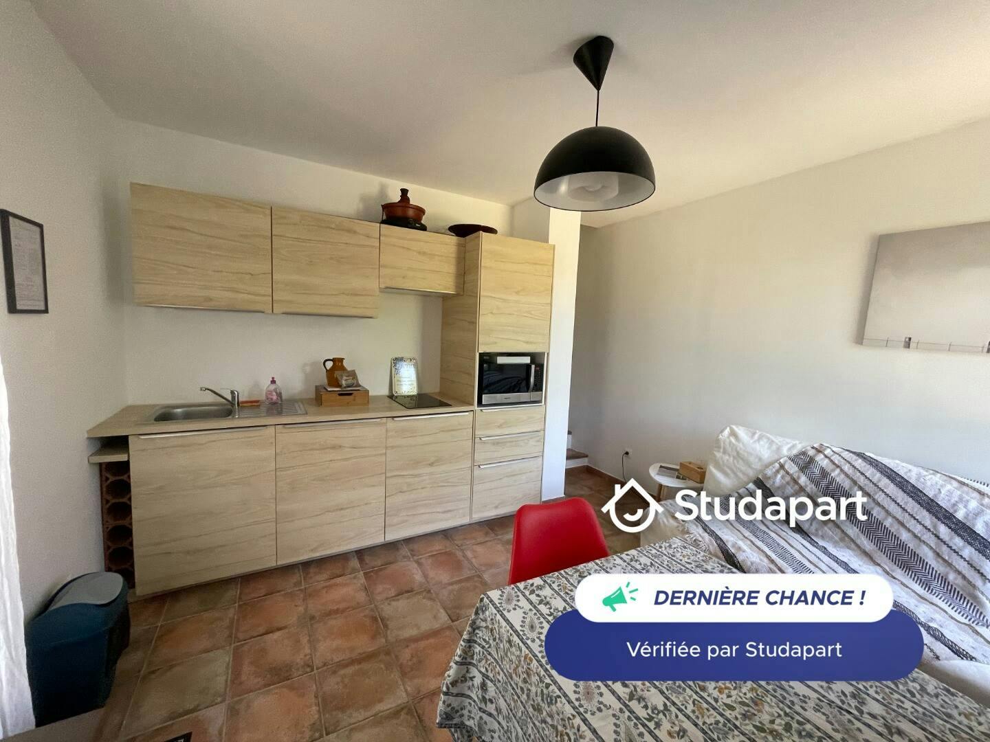 Appartement te huur voor € 750 per maand in Auriol, Chemin Saint-Francet