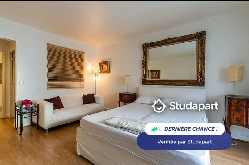 Apartment for rent for €1,900 per month in Paris, Avenue Marceau