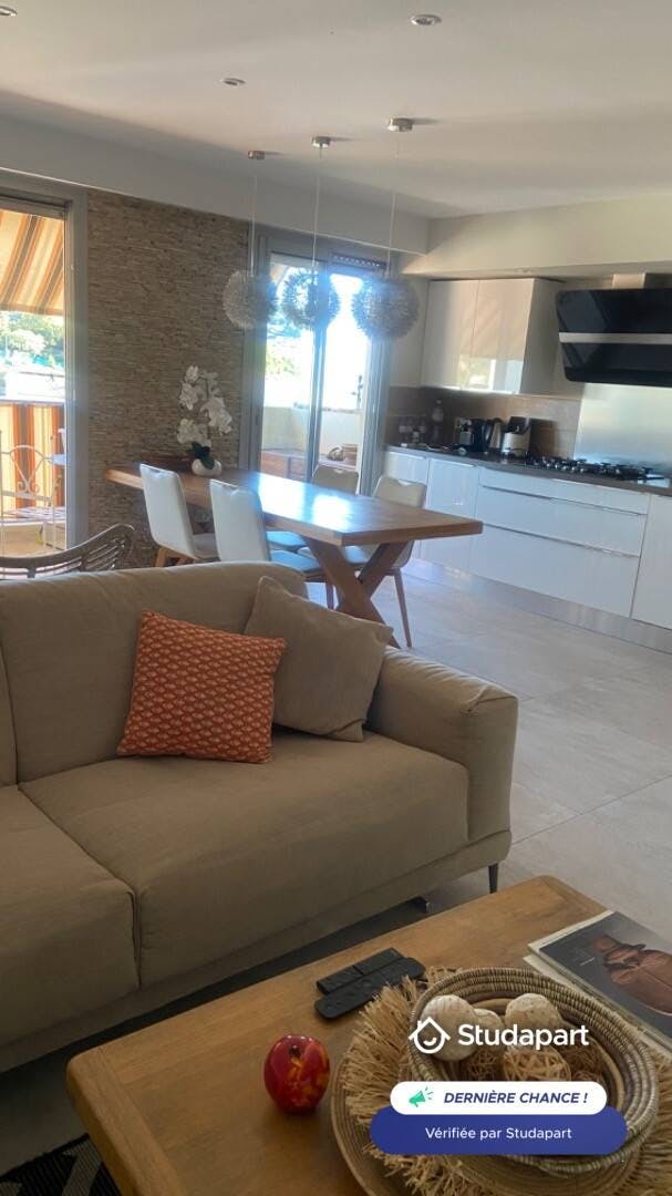 Apartment for rent for €980 per month in Vallauris, Chemin des Brusquets