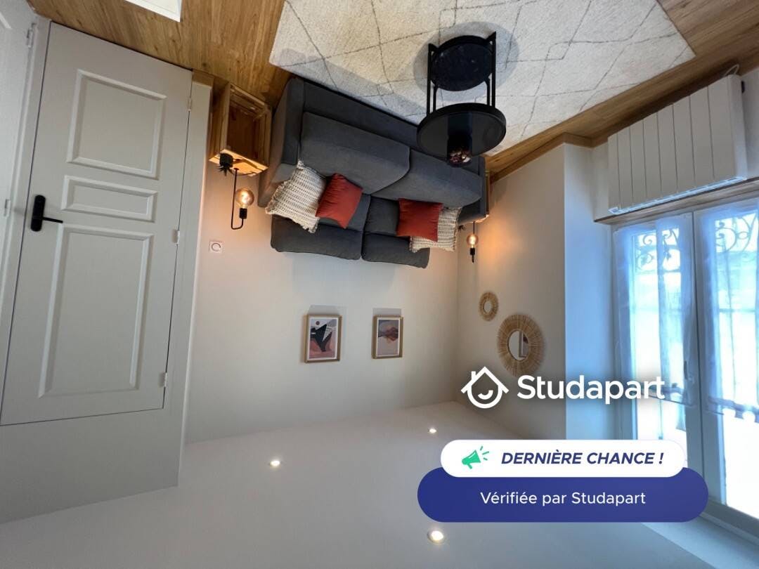 Appartement te huur voor € 495 per maand in Auxerre, Rue Sous Murs