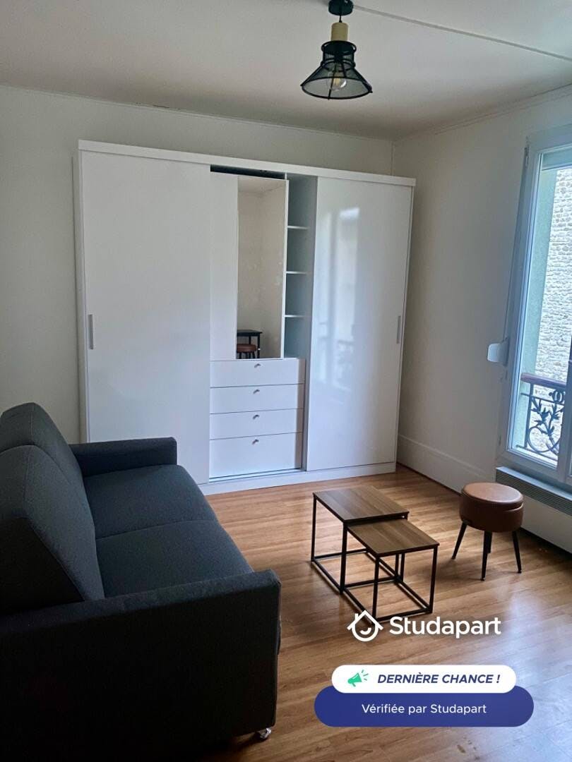 Apartment for rent for €900 per month in Clichy, Boulevard Victor Hugo