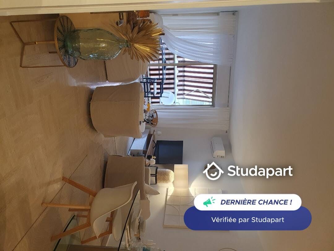 Apartment for rent for €1,495 per month in Antibes, Avenue des Frères Roustan