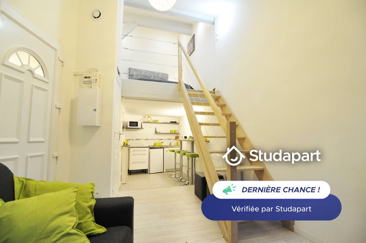 Apartment for rent for €1,050 per month in Palaiseau, Rue Michelet