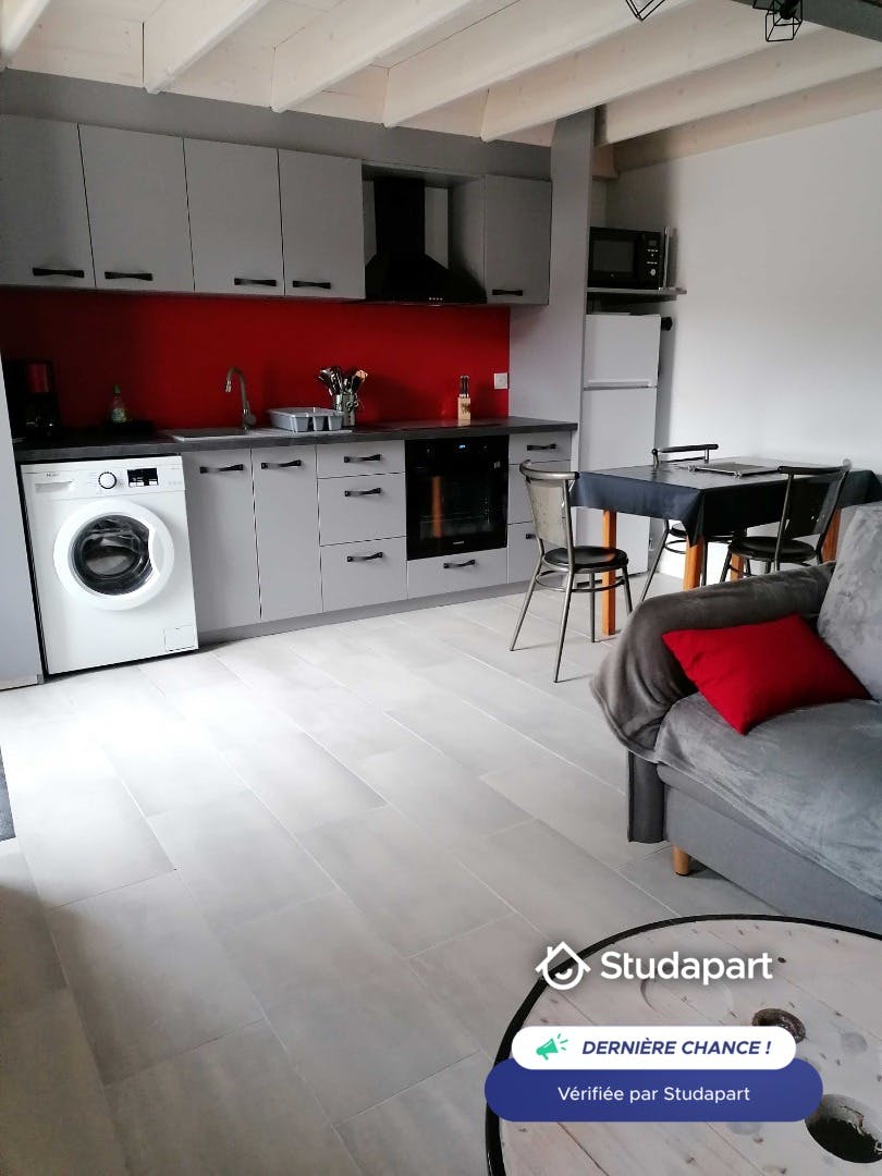 房源 正在以 €720 的月租出租，其位于 Ballan-Miré, Rue des Carnaux