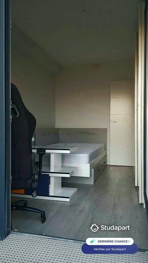 Pièce à Colombes