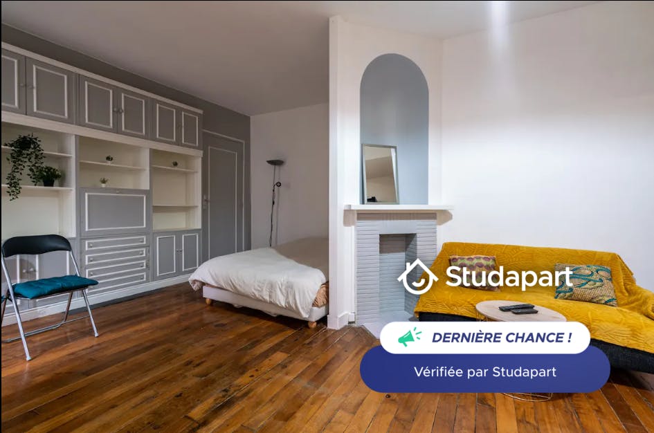 Apartment for rent for €1,950 per month in Paris, Rue André del Sarte