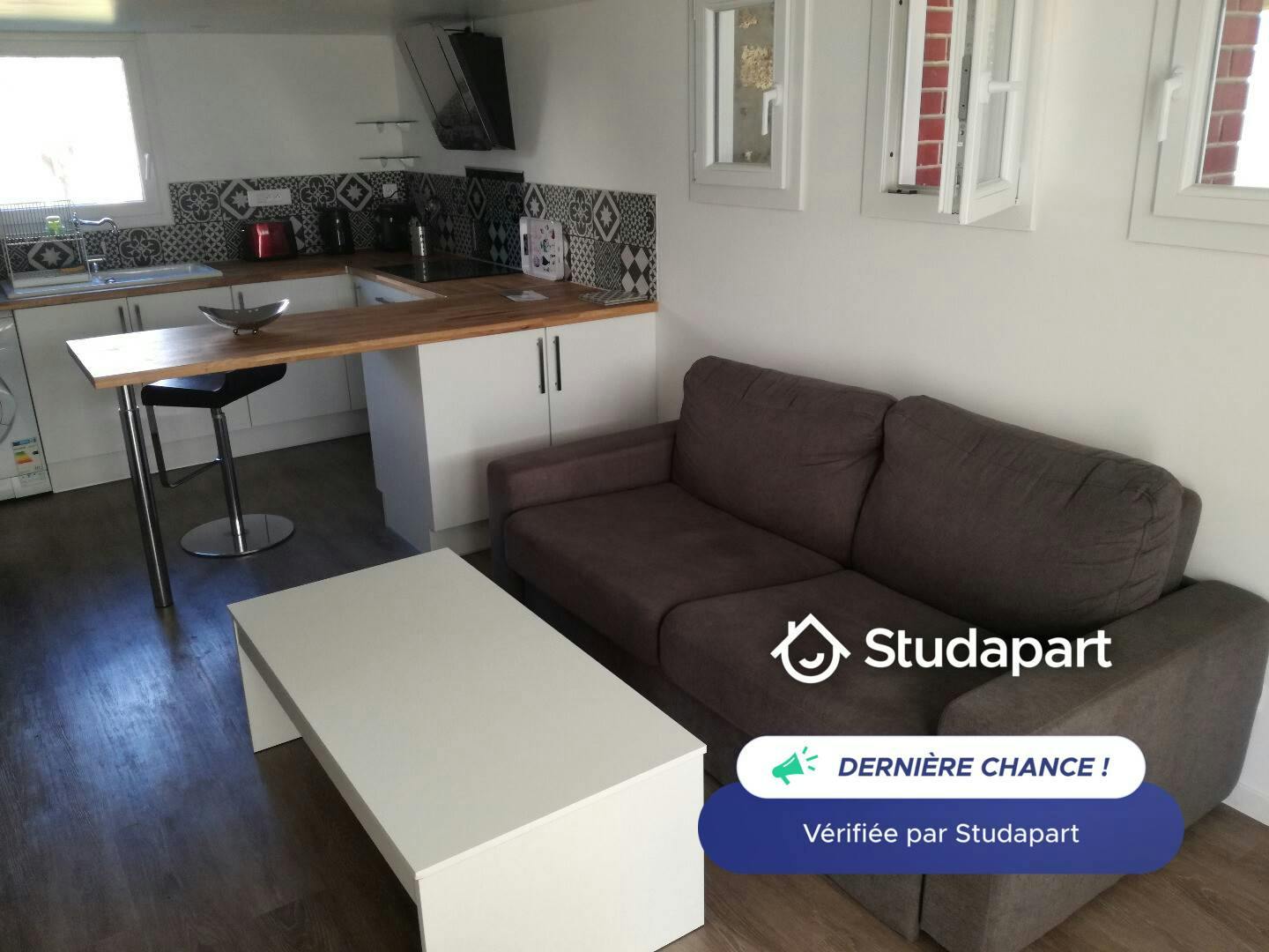 Appartement te huur voor € 700 per maand in Chelles, Rue Henri Poincaré