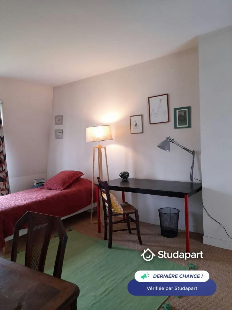 Pièce à Suresnes