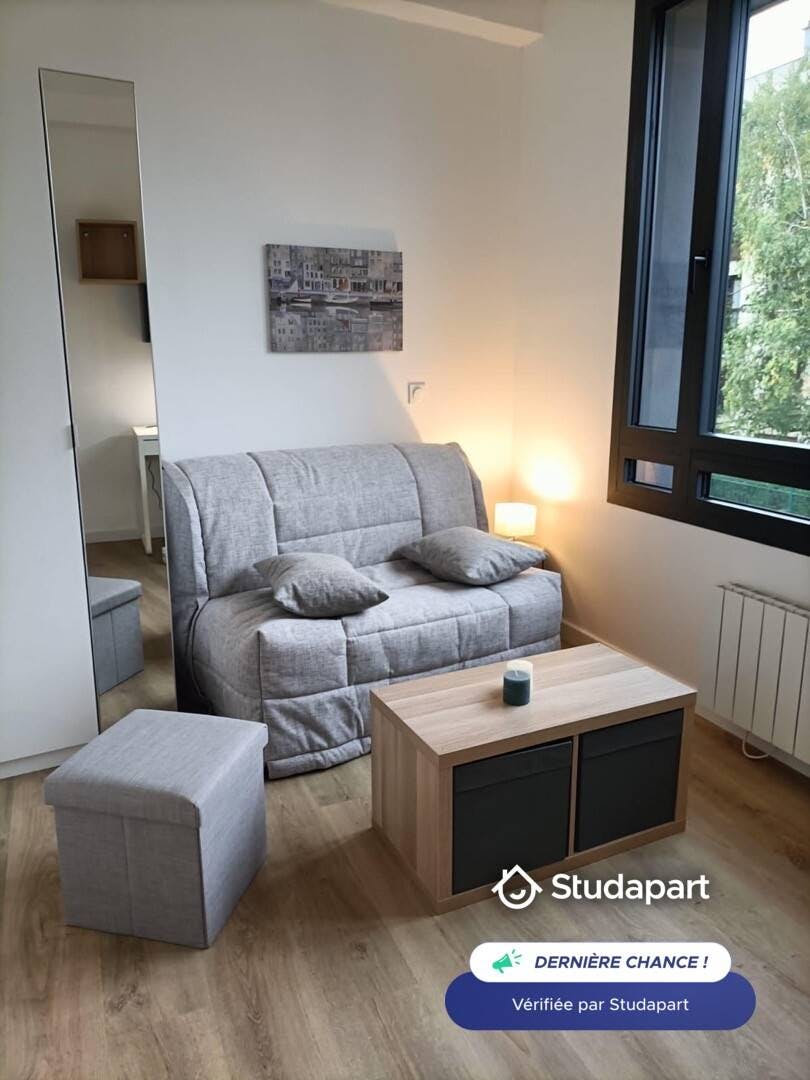 House for rent for €700 per month in Gentilly, Rue du Soleil-Levant