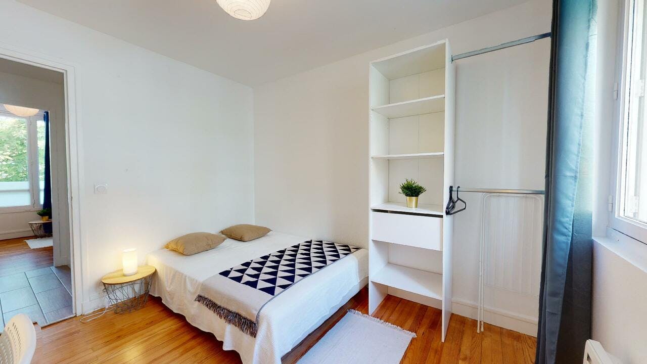 Apartment Grenoble, 1 bed, 9m² — photo 4