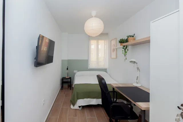 Private room in Carrer tres Forques, Valencia (1557170) room image 1