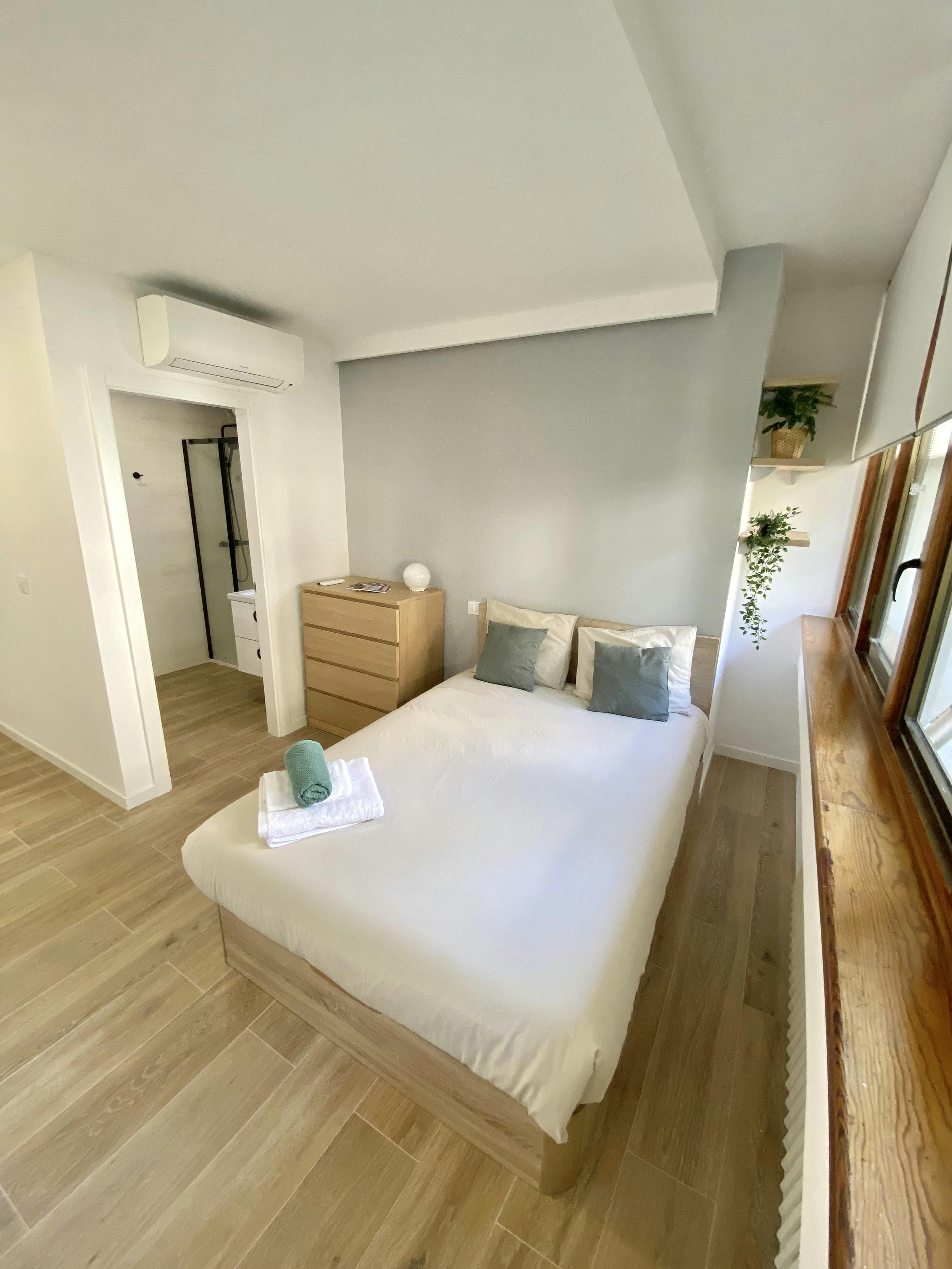 Studio for rent for €1,375 per month in Madrid, Avenida de la Reina Victoria