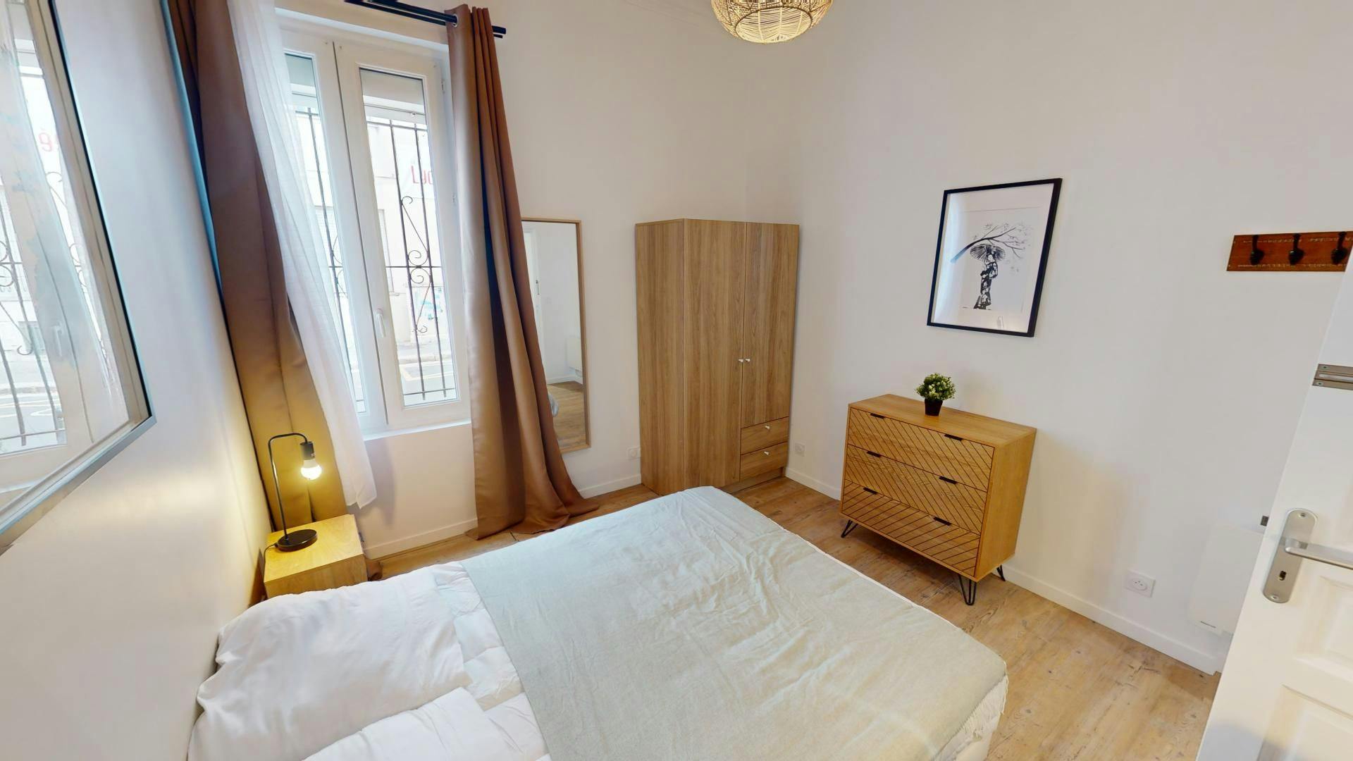 Apartment Bordeaux, 1 bed, 12m² — photo 1