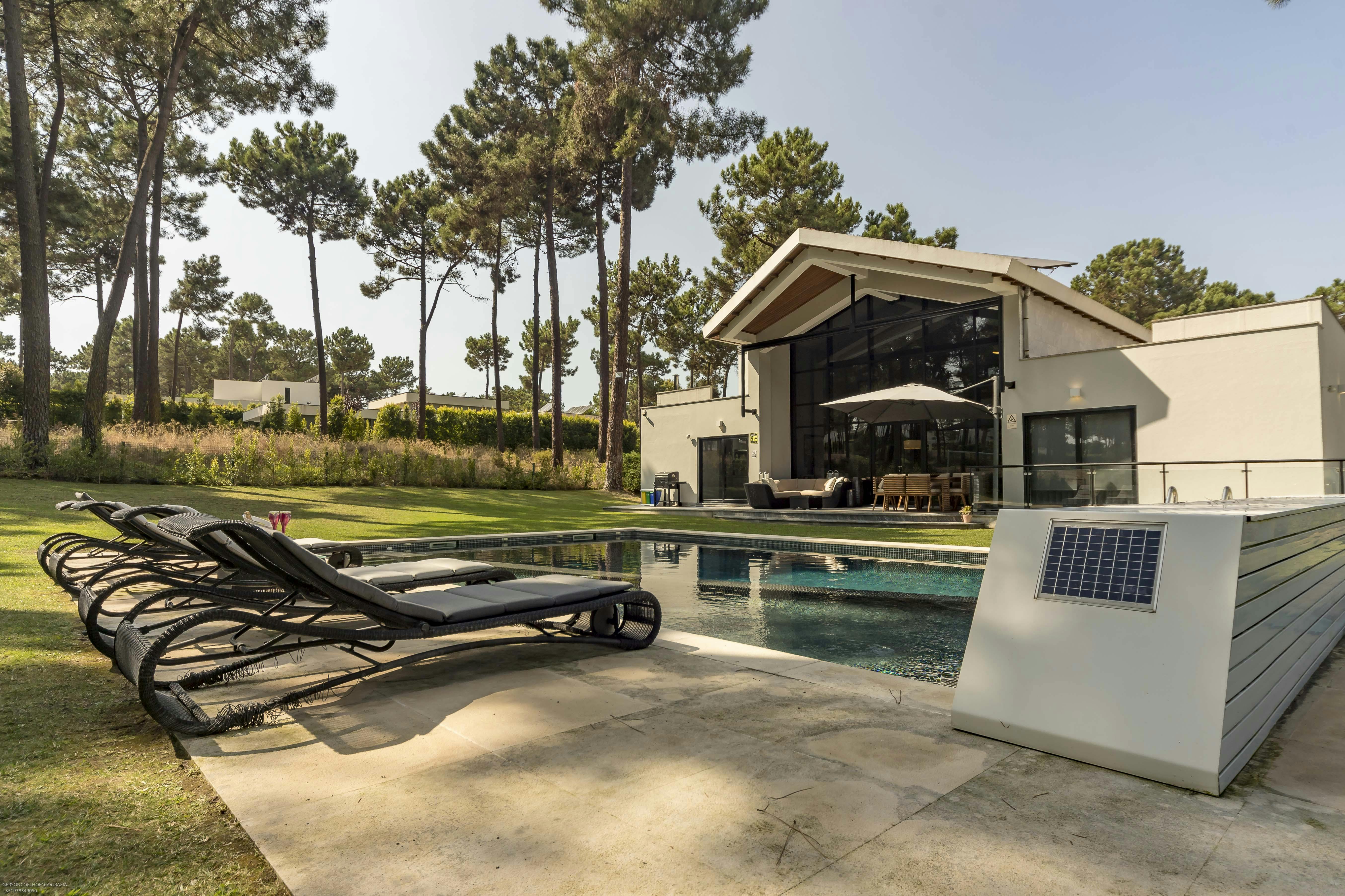 Casa en alquiler por 11.000 € al mes en Almada, Rua das Mimosas