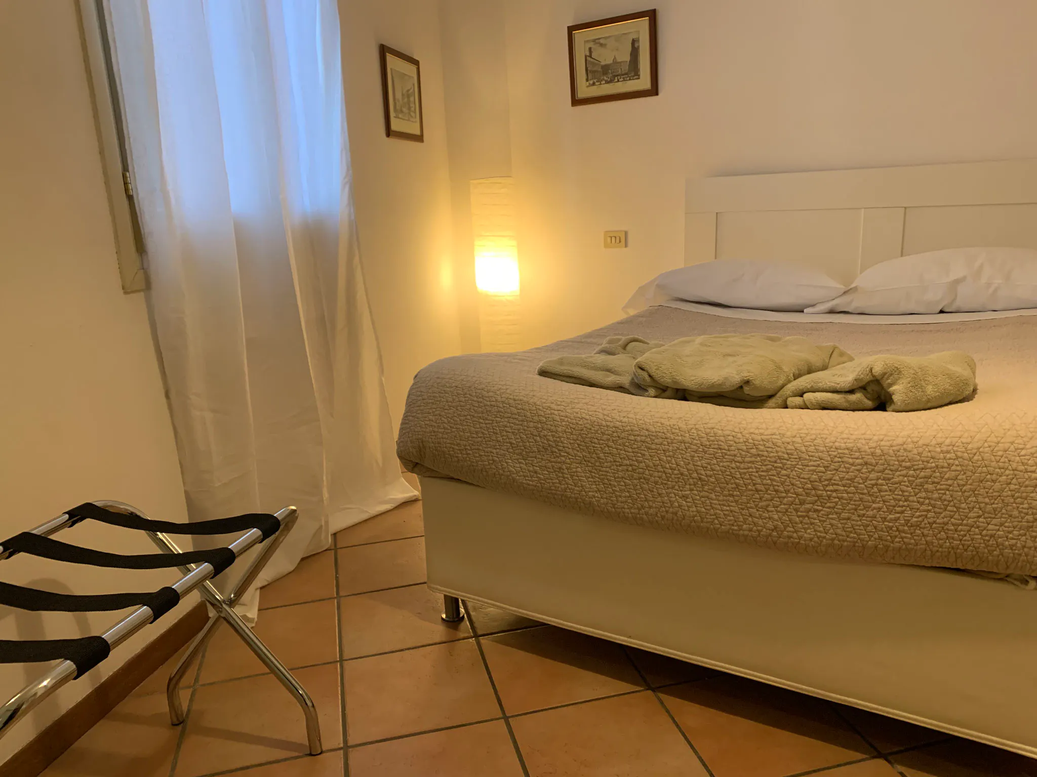 1-Bedroom Apartment in Piazza di Porta San Vitale, Bologna 1