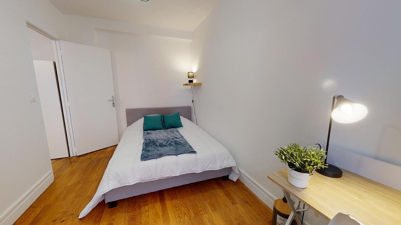 Apartment Villeurbanne, 1 bed, 9m² — photo 2