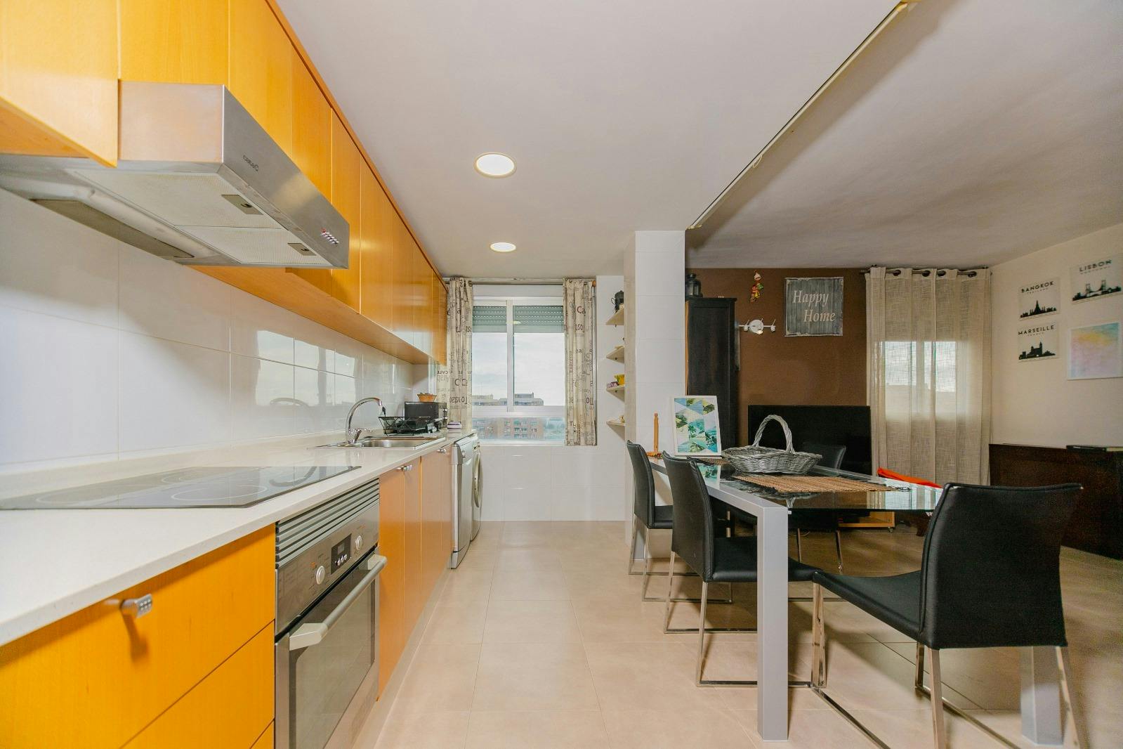 Apartment for rent for €1,850 per month in Valencia, Calle Paco Pierra