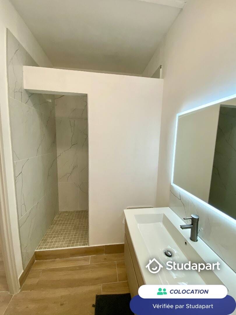 Private room for rent on Rue de Berne, Nîmes - Widok 5