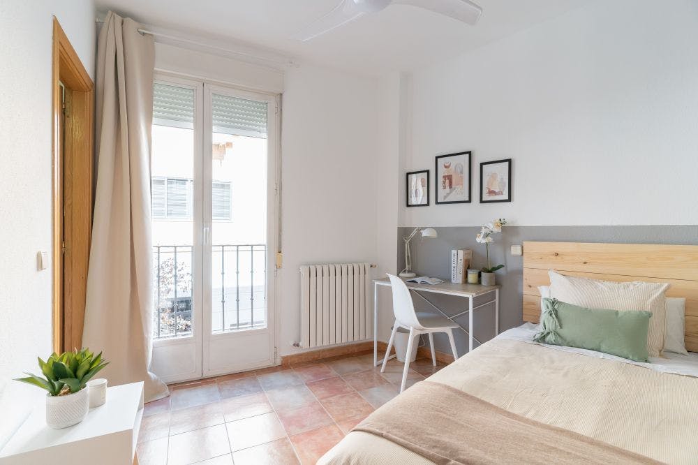 Private room for rent for €680 per month in Madrid, Calle de Carnicer