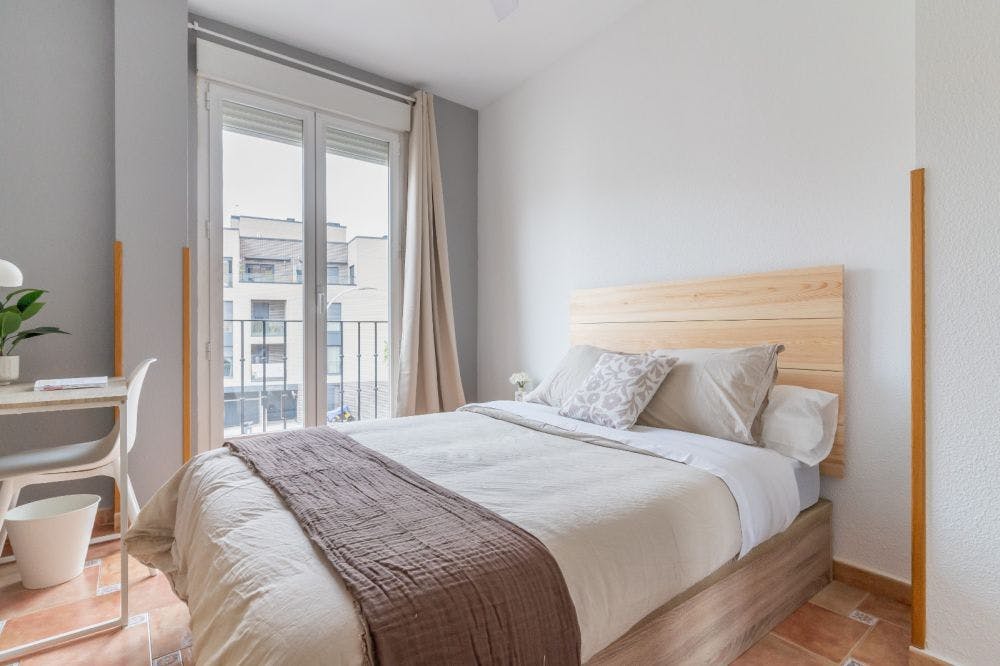 Private room for rent for €690 per month in Madrid, Calle de Carnicer