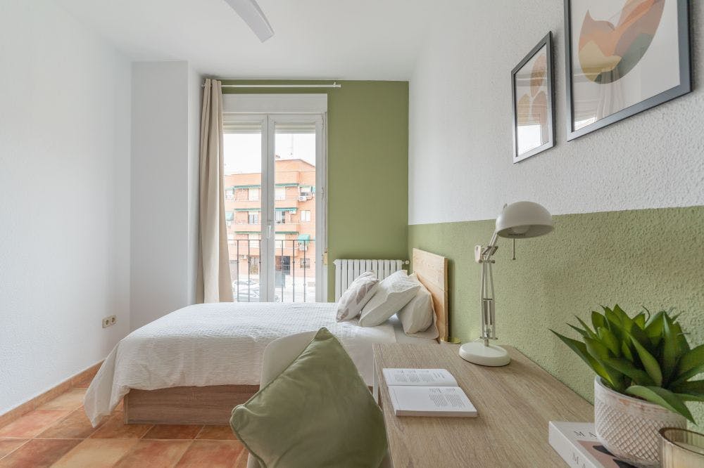Private room for rent for €680 per month in Madrid, Calle de Carnicer