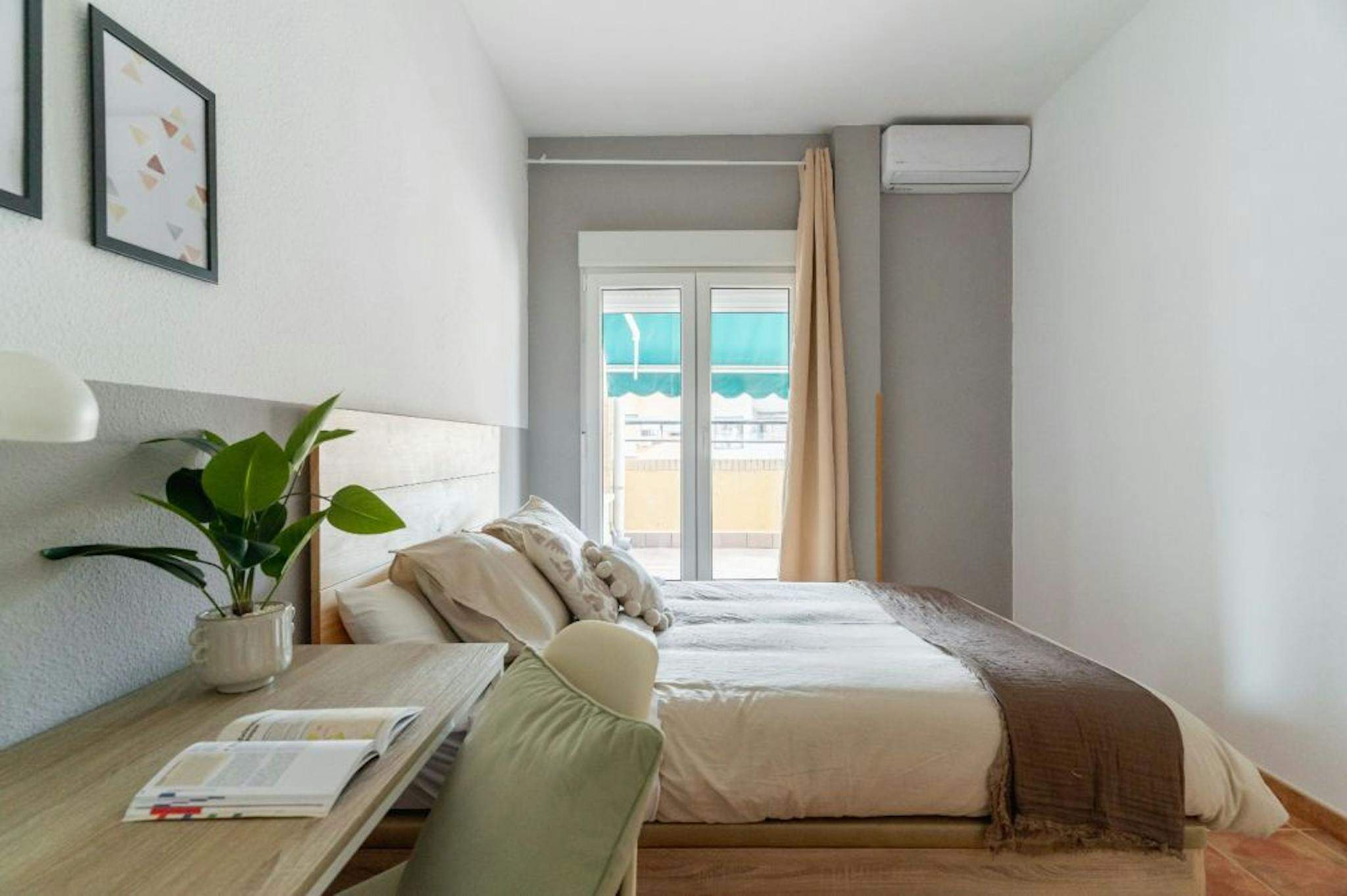 Calle de Carnicer, Madrid preview