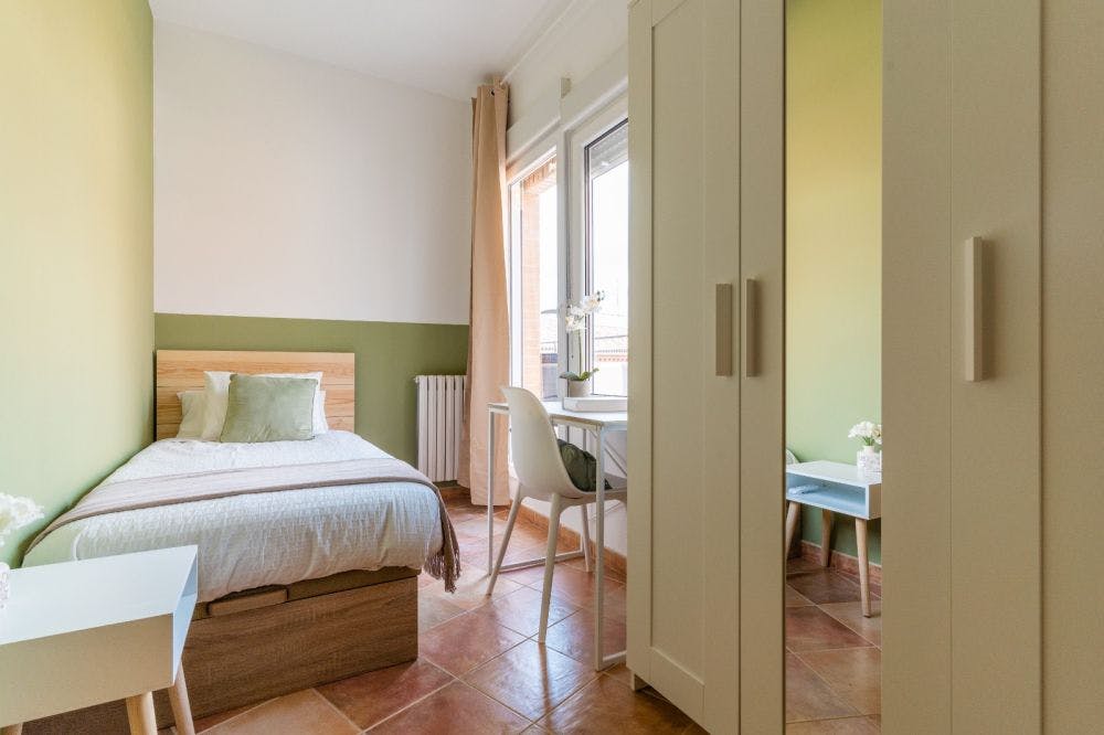 Private room for rent for €720 per month in Madrid, Calle de Carnicer