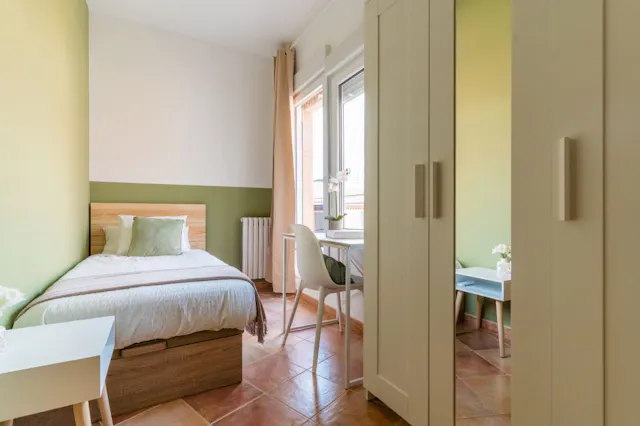 Private room in Calle de Carnicer, Madrid (1558605) room image 2
