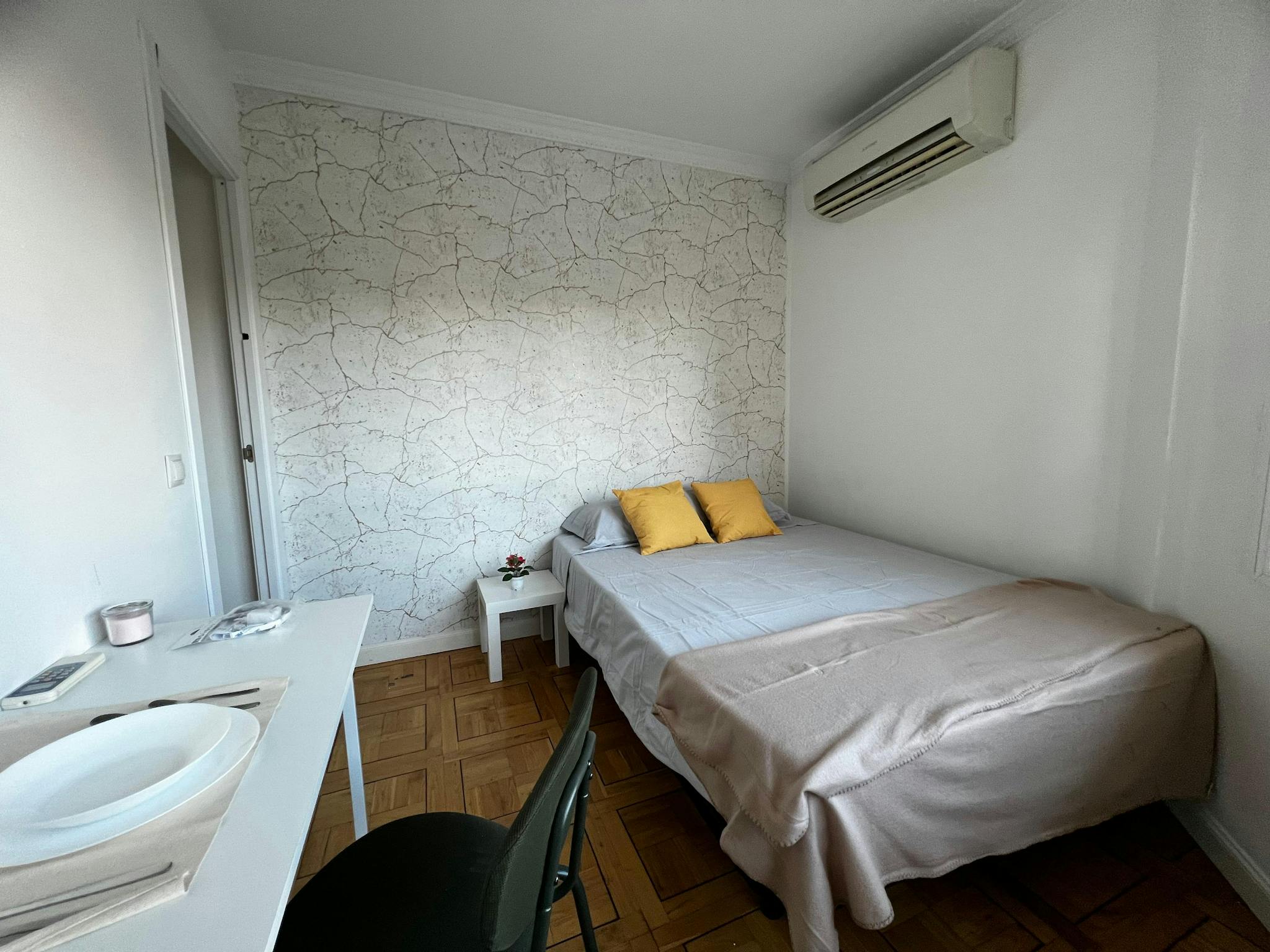 Calle de la Infanta Mercedes, Madrid preview