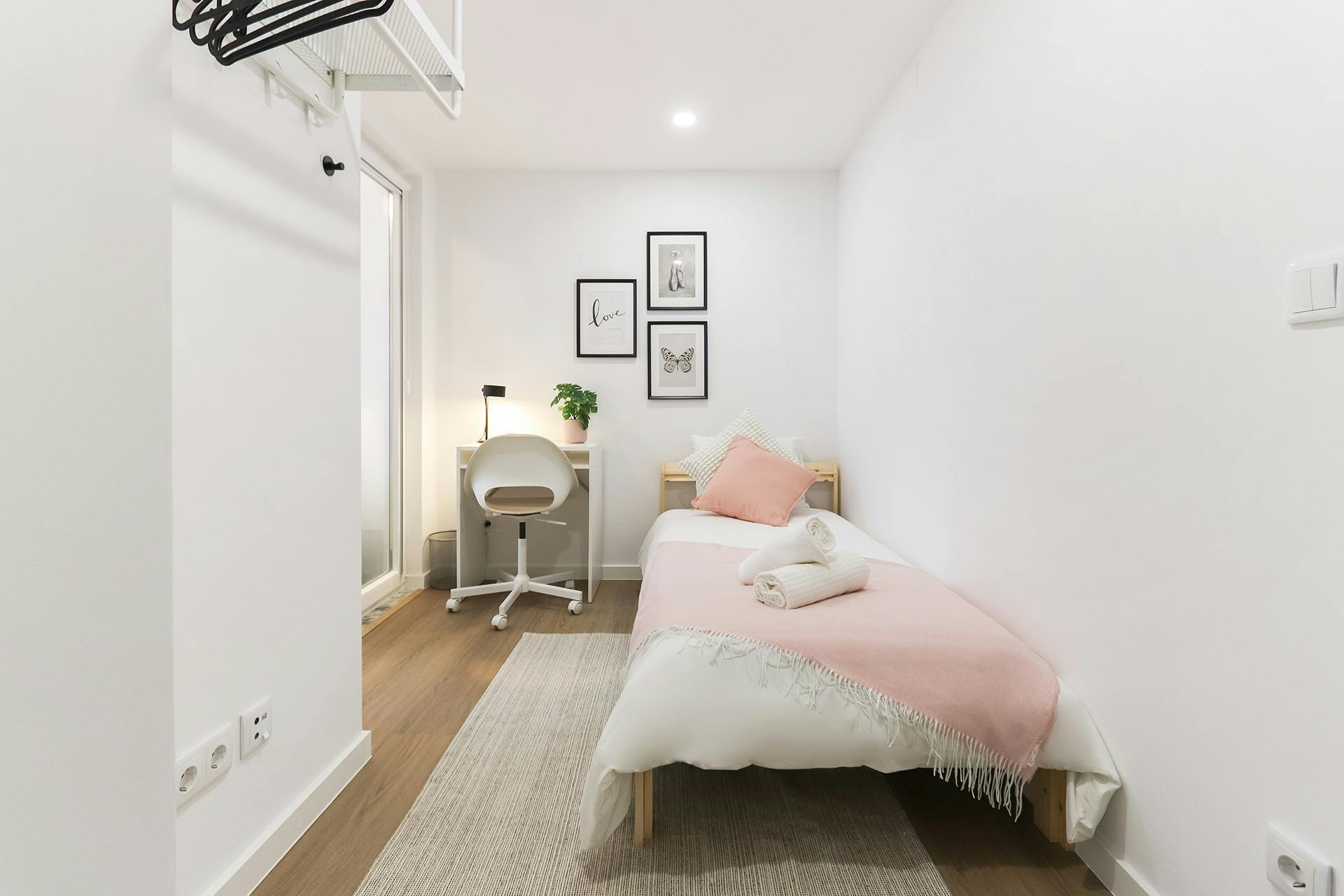 Private room for rent for €450 per month in Lisbon, Rua General Leman