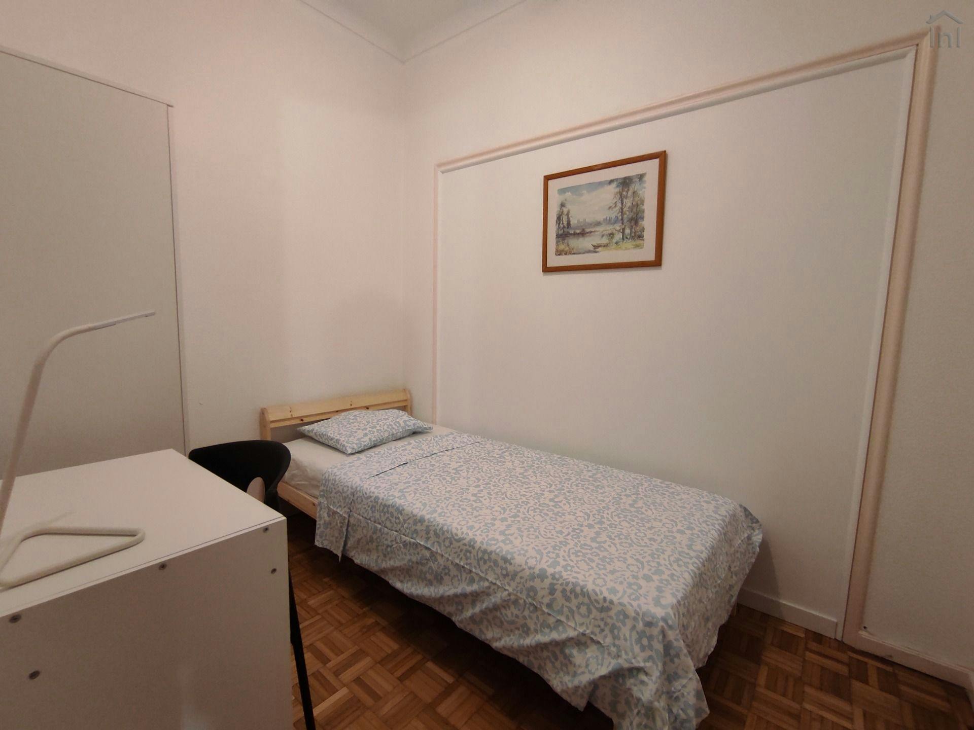 Chambre privée à louer pour 395 €/mois à Porto, Rua de Miguel Bombarda