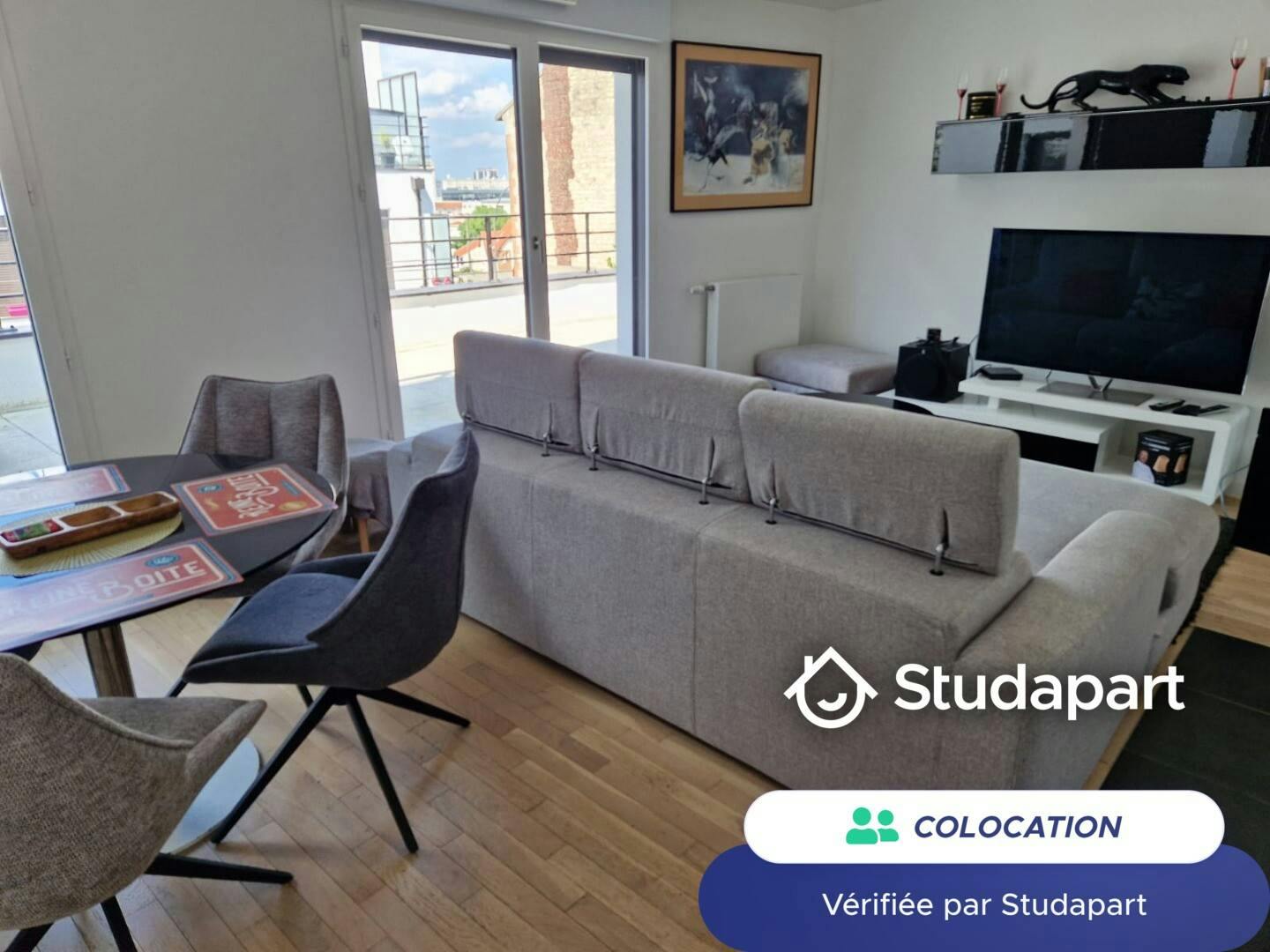 Private room for rent for €980 per month in Châtillon, Villa des Paroseaux