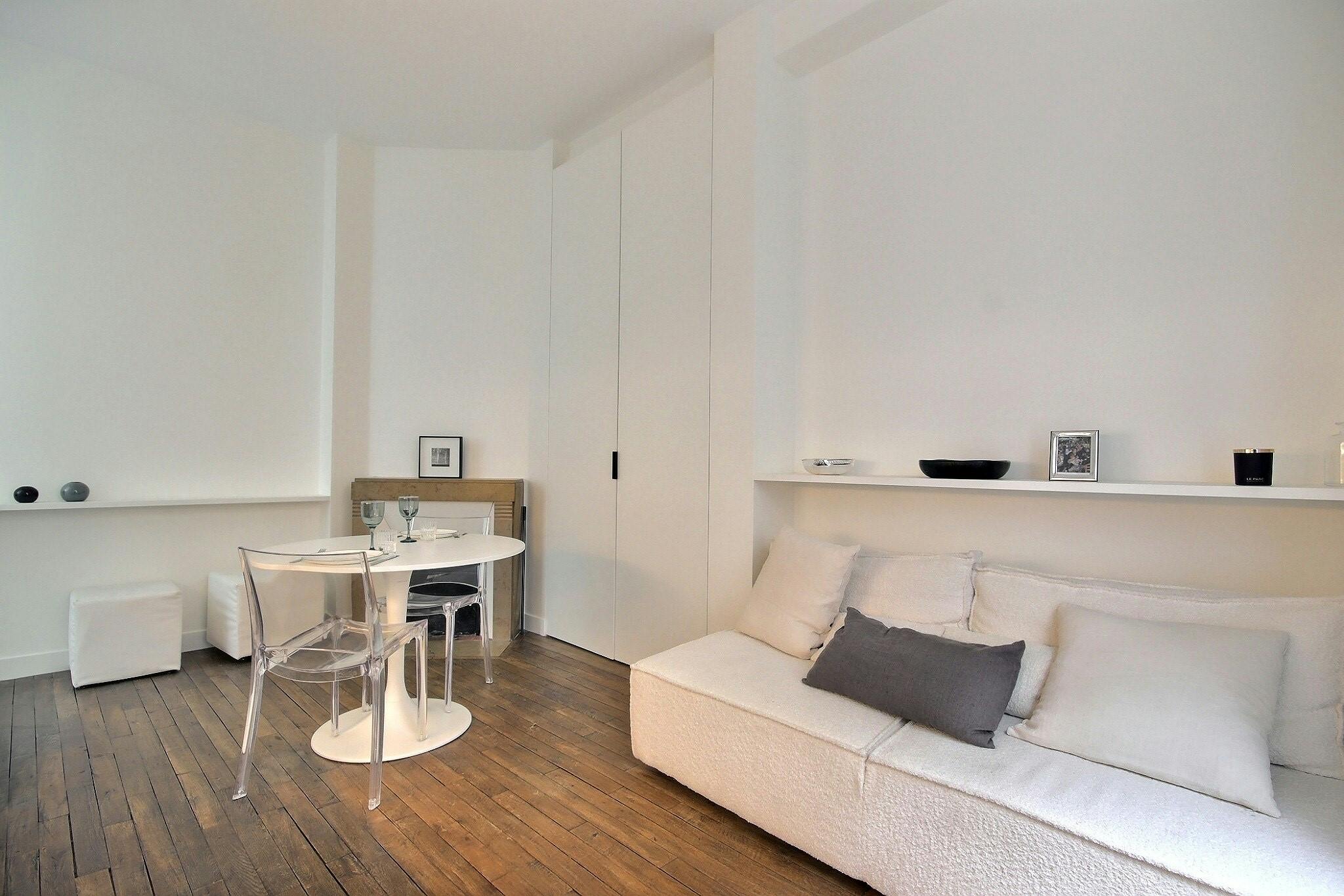 Rue de Varenne, Paris preview