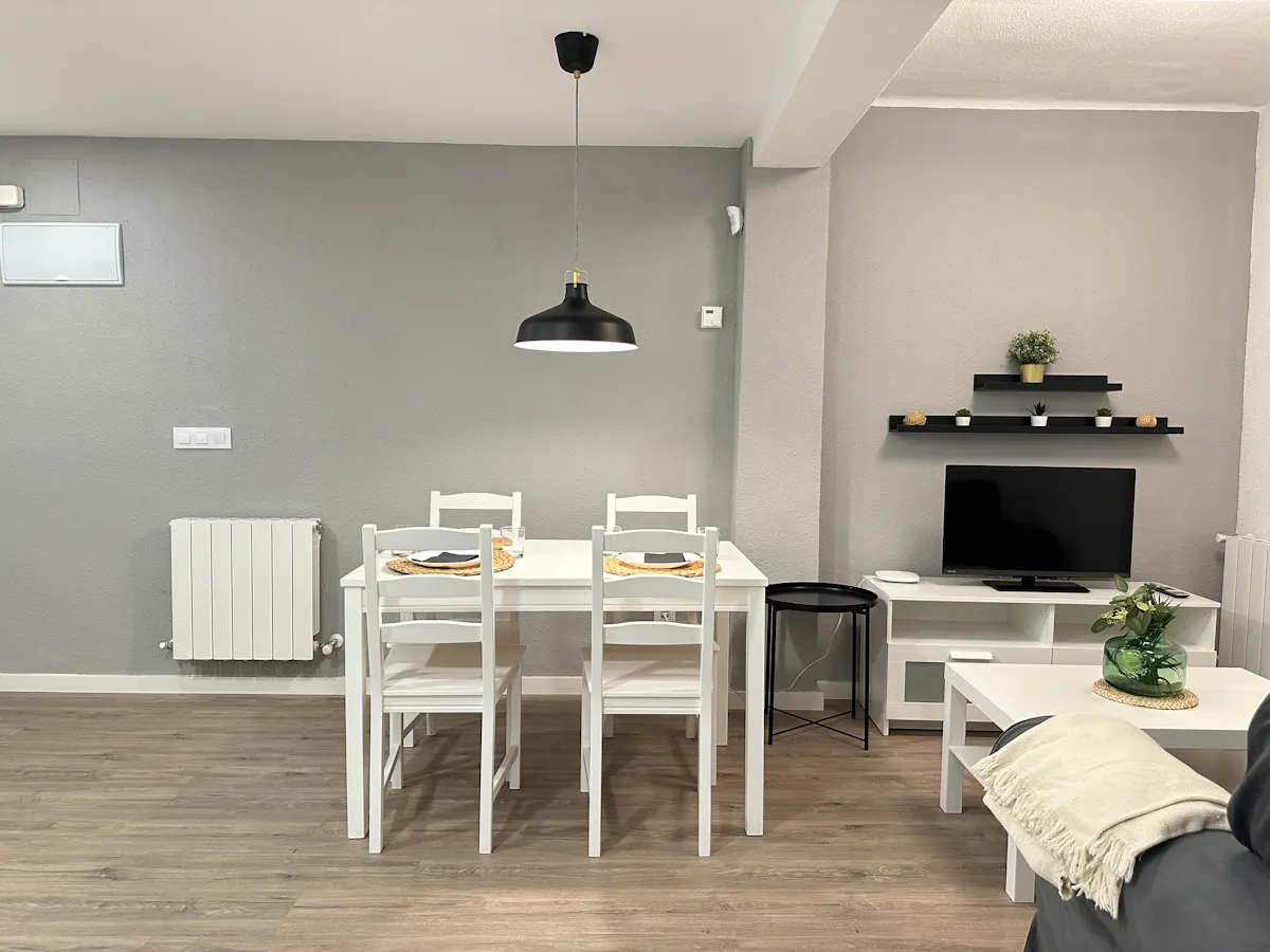 4-Bedroom Apartment in Calle Escalona, Madrid (1559596) ROOM