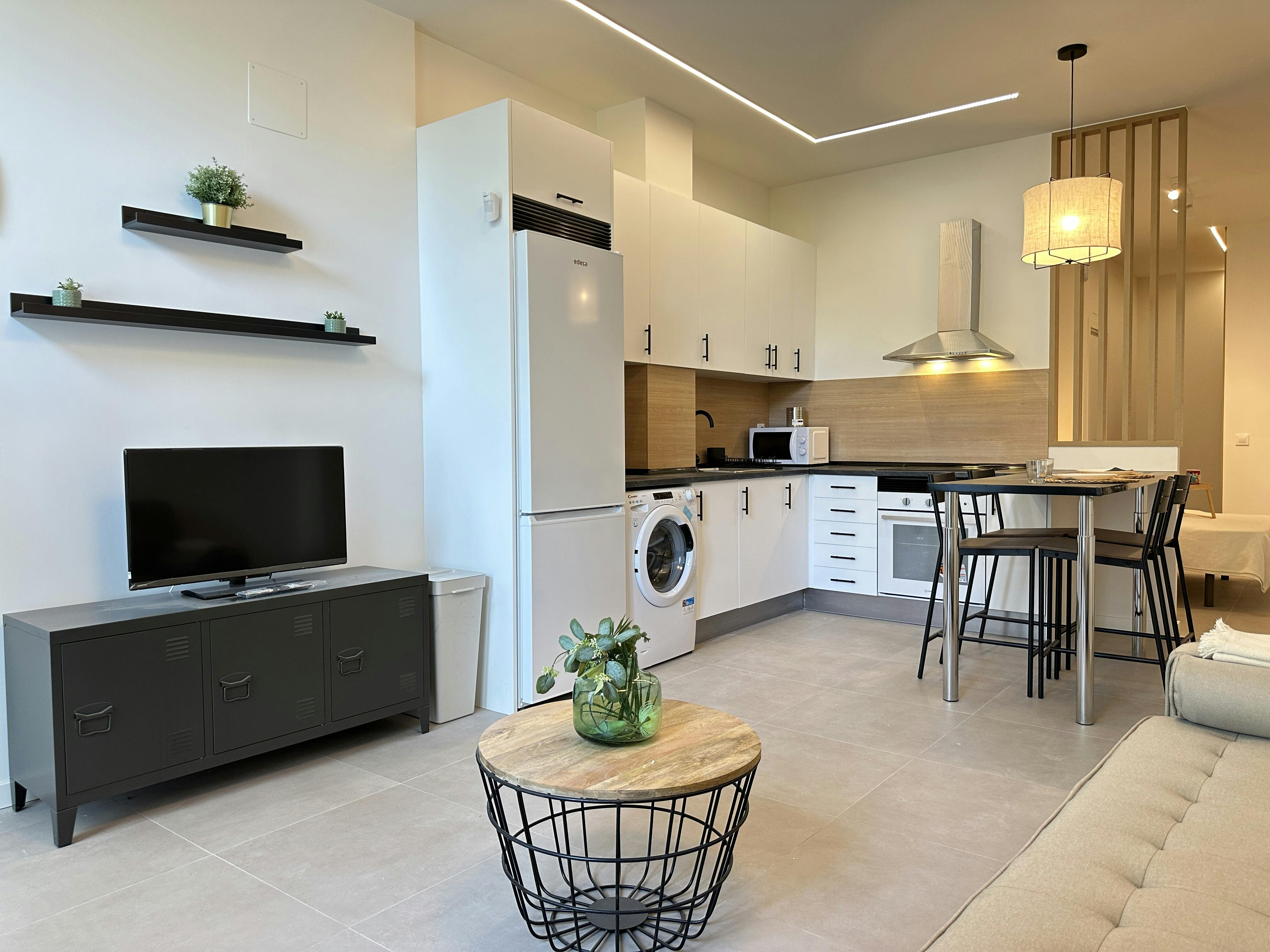 Apartment for rent for €1,055 per month in Madrid, Calle de las Higueras