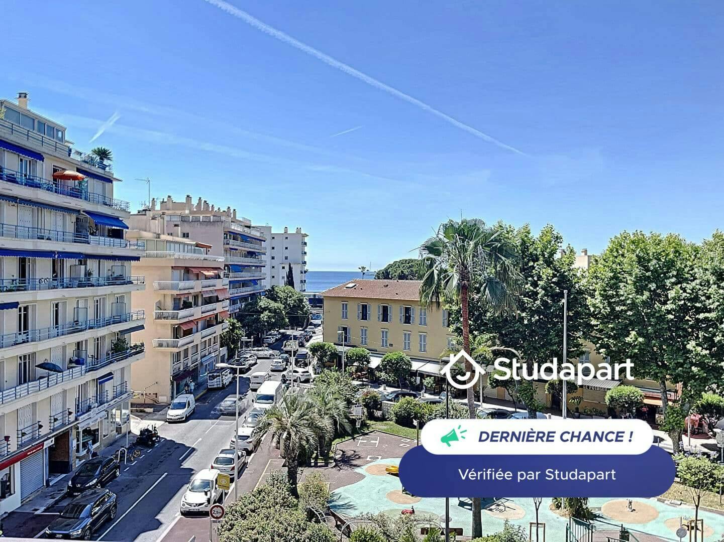 Apartment for rent for €1,200 per month in Antibes, Boulevard Raymond Poincaré