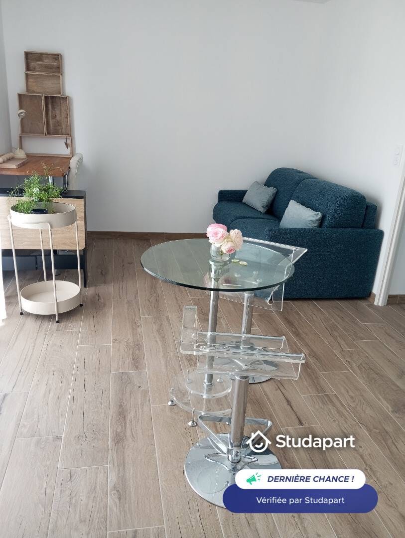 Appartamento in affitto a 630 € al mese a La Jarne, Square des Petits Bancs