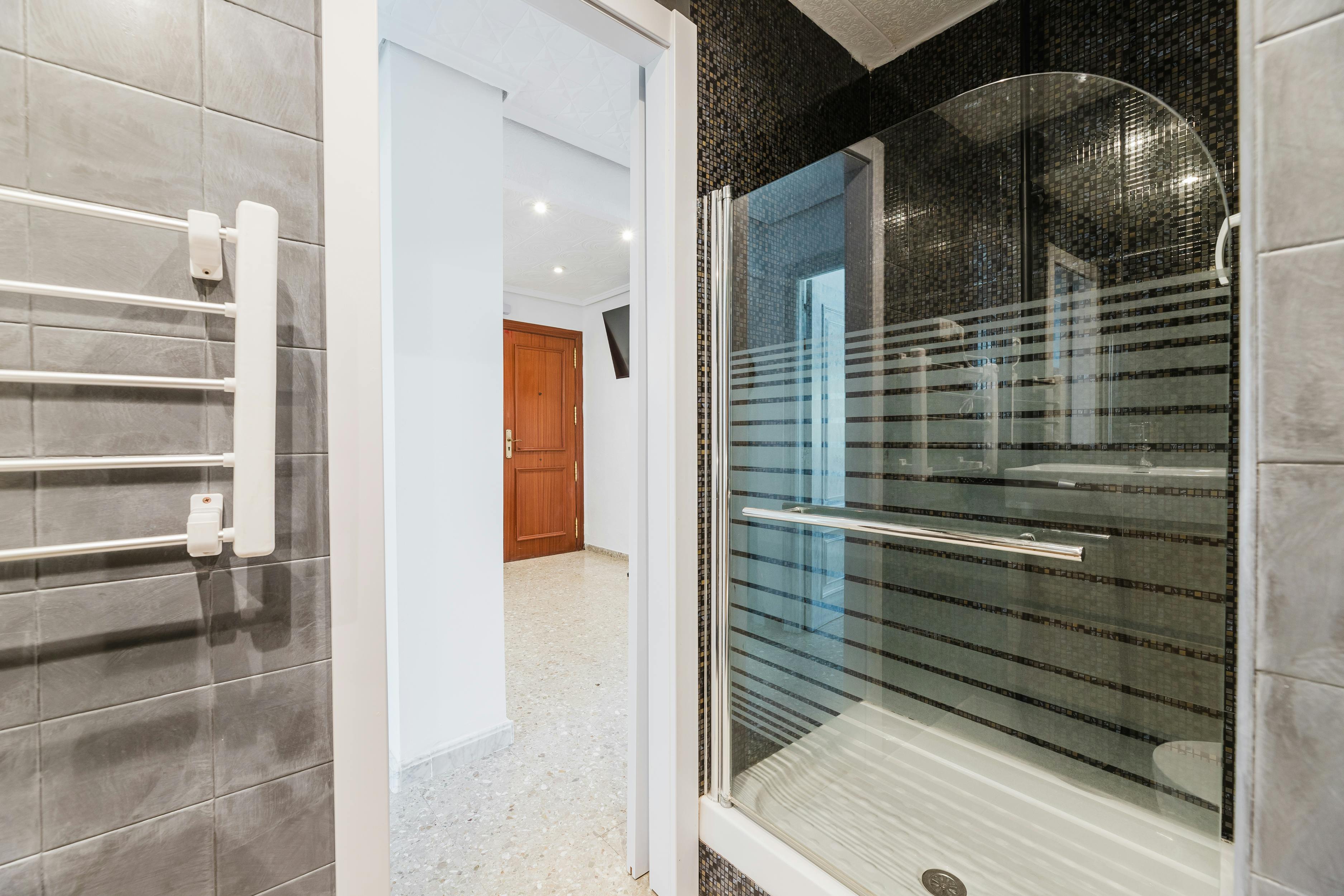 Apartment Valencia, 1 bed, 8m² — photo 1