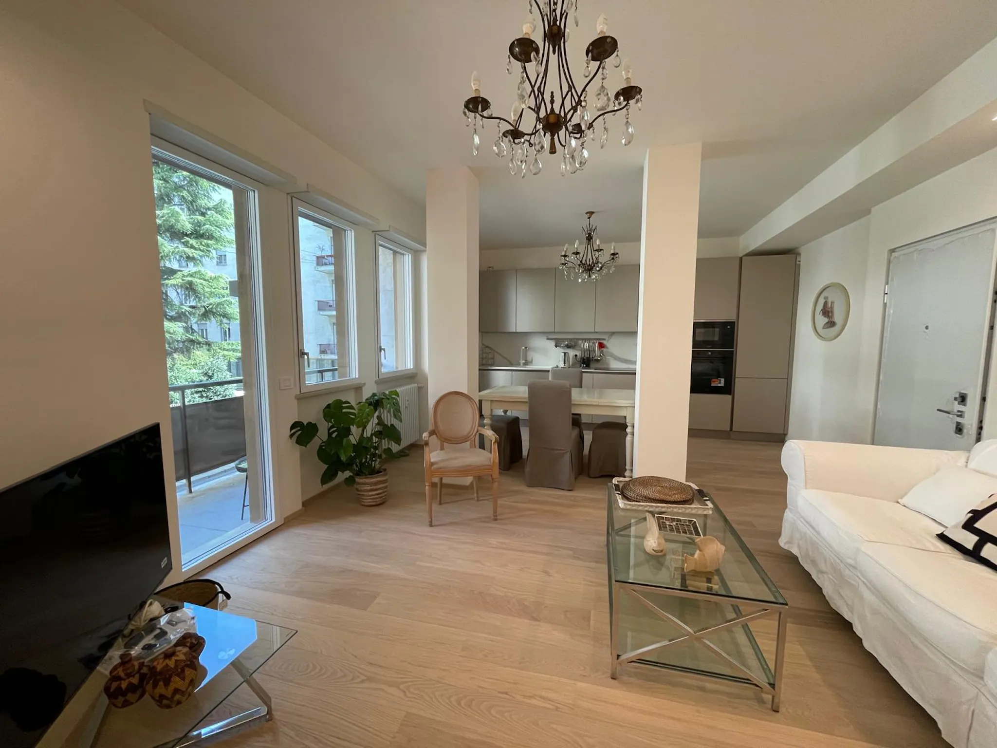 Via Lovanio, Milan preview