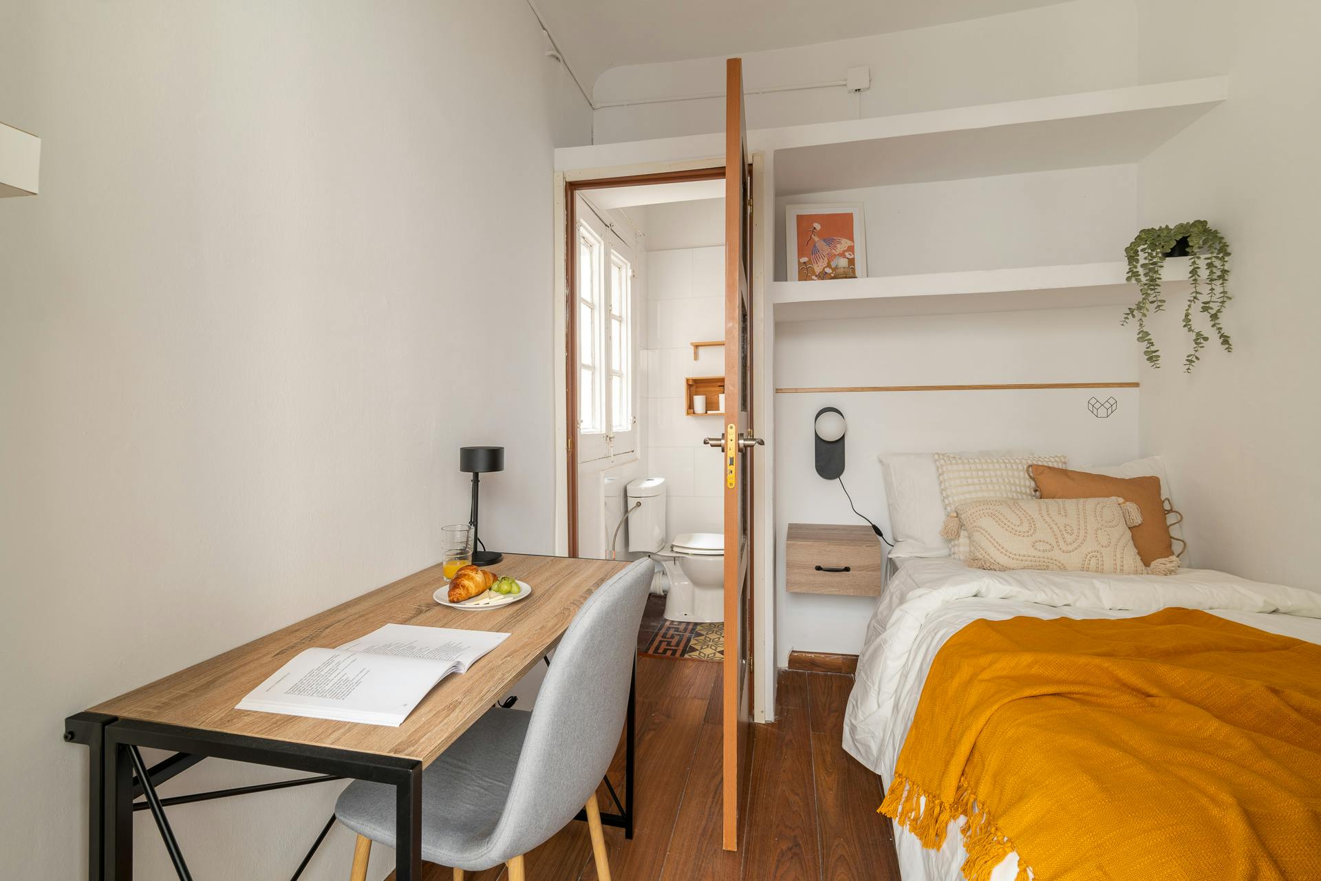 Shared room for rent for €790 per month in Barcelona, Carrer Ample