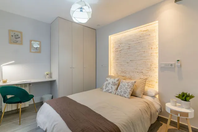Private room in Calle de Pinos Alta, Madrid (1560470) room image 1