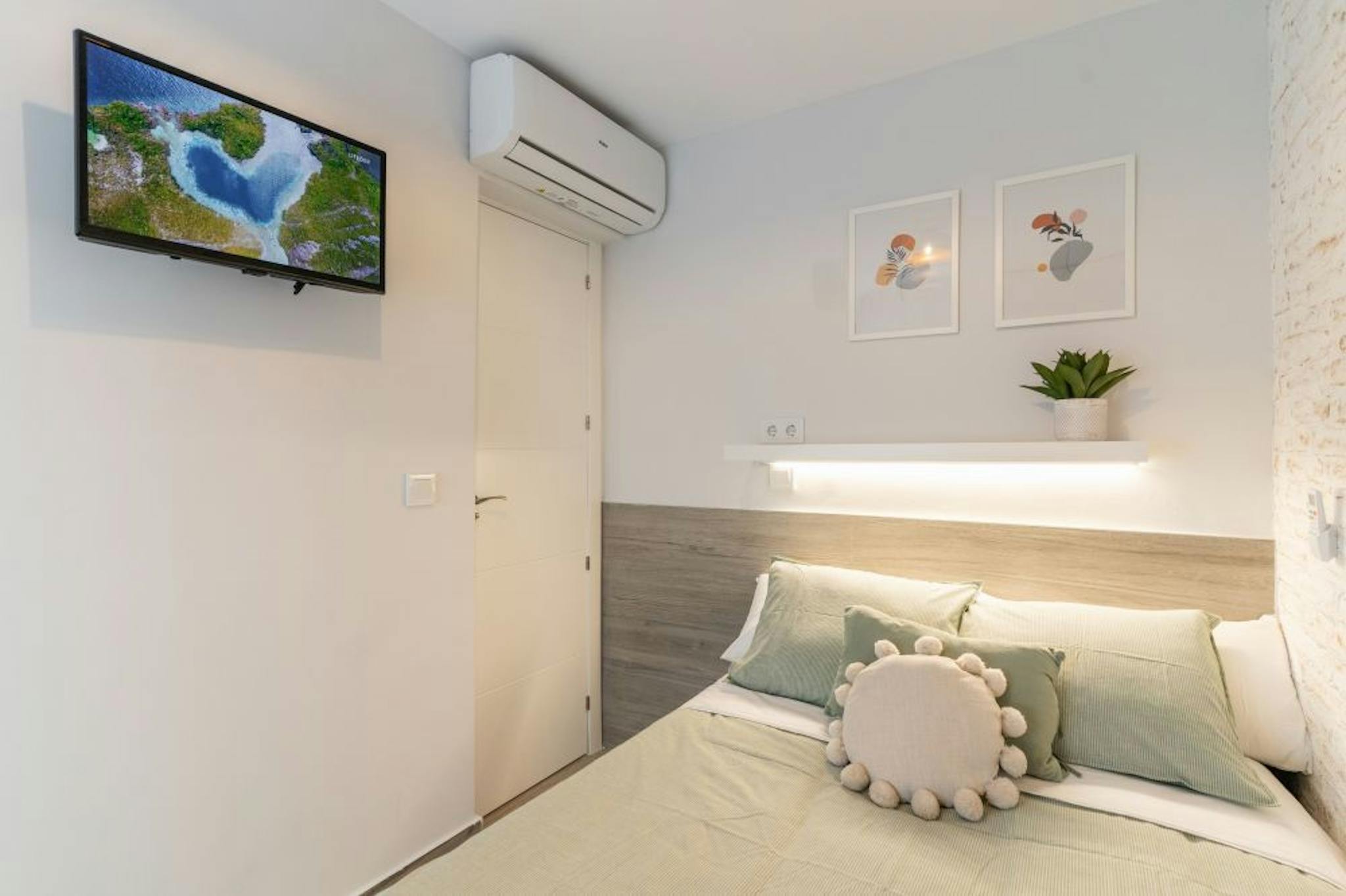 Calle de Pinos Alta, Madrid preview