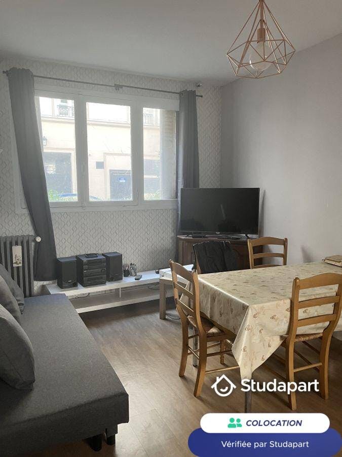 Private room for rent for €590 per month in Asnières-sur-Seine, Rue Bapst