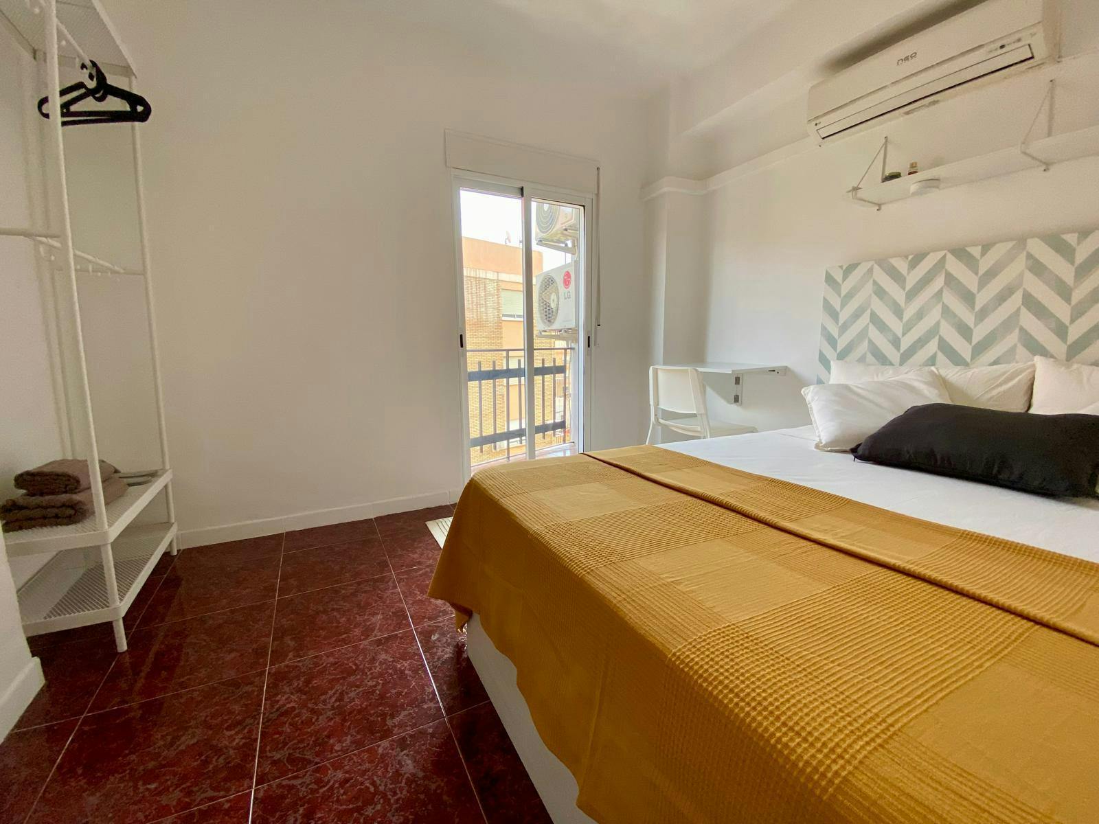 Apartment Valencia, 1 bed, 12m² — photo 3