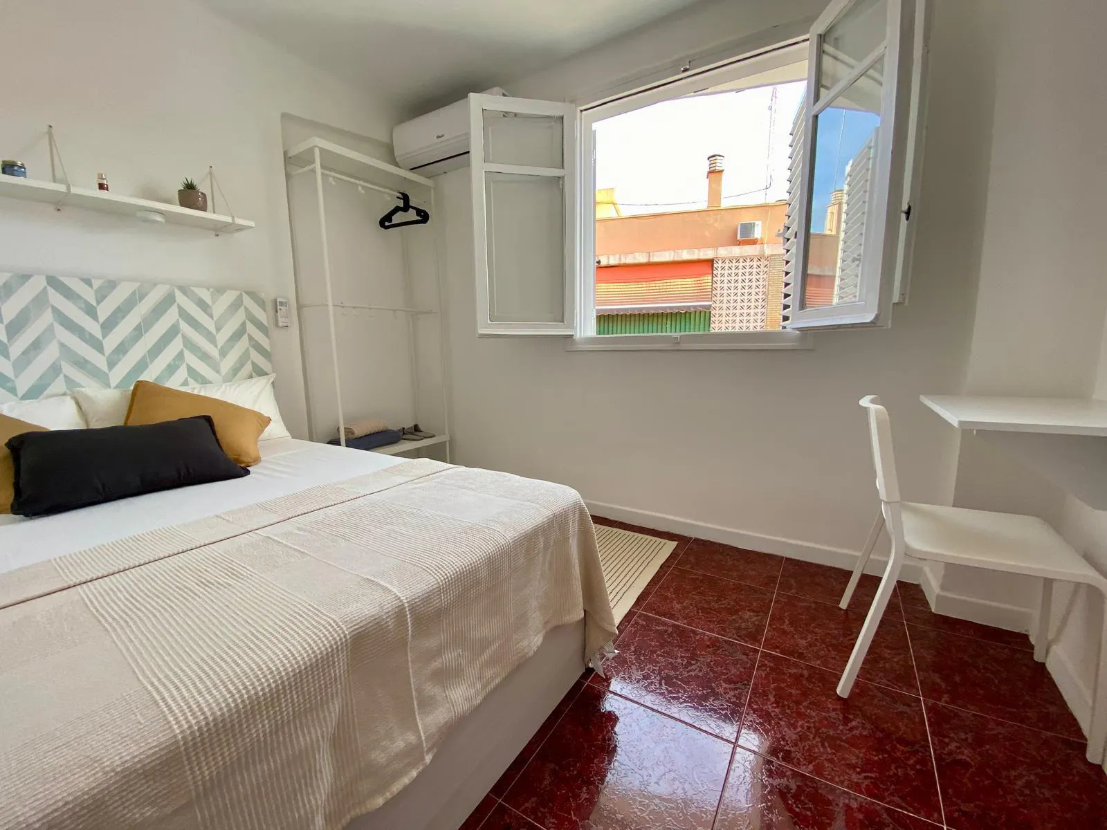 Shared room in Calle Pintor Matarana, Valencia (1560594) ROOM 1