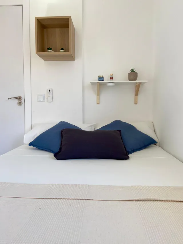 Private room in Calle Pintor Matarana, Valencia (1560599) room image 2