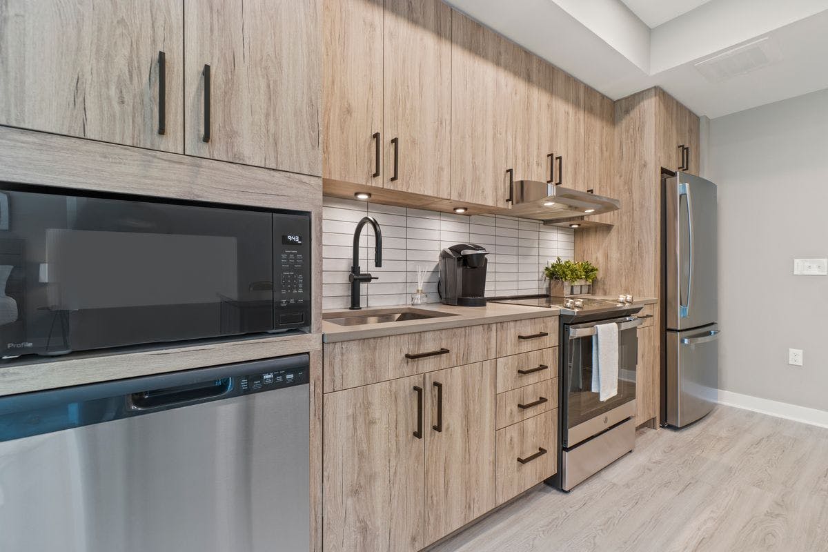 单间公寓 正在以 $6,600 的月租出租，其位于 Washington, D.C., L St SE