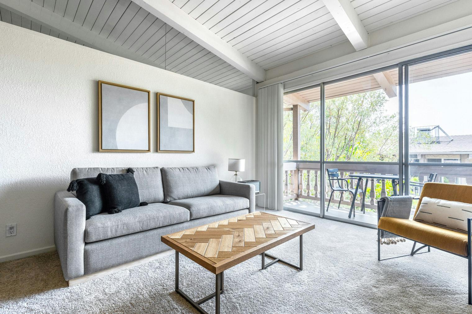 Lägenhet att hyra för $4,561 i månaden i Culver City, Canterbury Drive
