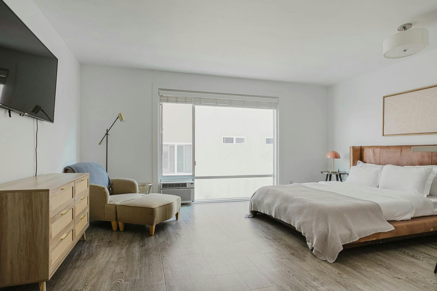 Studio for rent for $3,515 per month in Los Angeles, West 8th Street