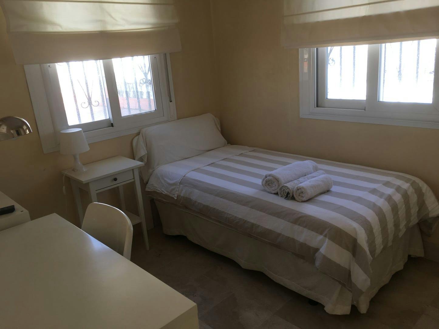 Chambre privée à louer pour 500 €/mois à Sevilla, Calle Santa Elena
